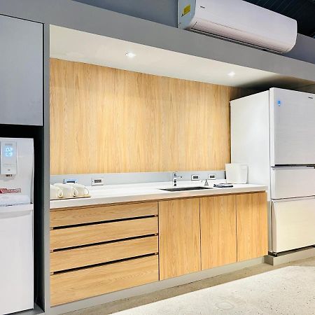 Kw2 Hostel Kaohsiung Exteriör bild