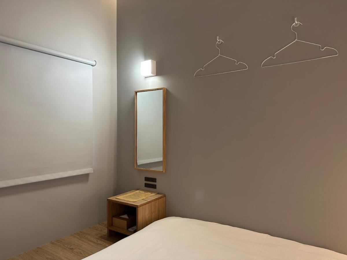 Kw2 Hostel Kaohsiung Exteriör bild